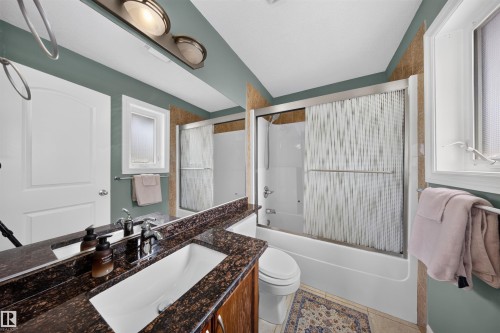 1751 Haswell Cove Nw, Edmonton, AB - Indoor Photo Showing Bathroom