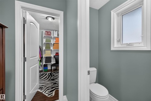 1751 Haswell Cove Nw, Edmonton, AB - Indoor Photo Showing Bathroom