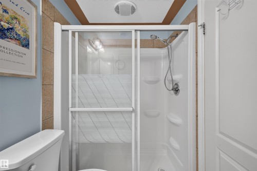 1751 Haswell Cove Nw, Edmonton, AB - Indoor Photo Showing Bathroom