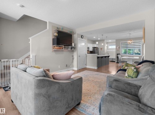 Living room - #30 4137 76 St Nw, Edmonton, AB 