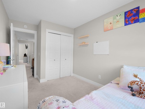 Neutral tone walls complement the light-toned carpet flooring - #30 4137 76 St Nw, Edmonton, AB 