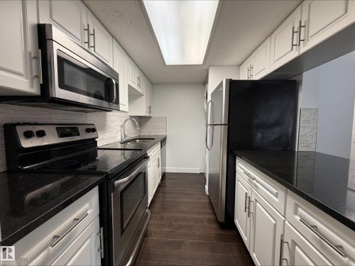 #403 10335 118 St Nw, Edmonton, AB - Indoor Photo Showing Kitchen