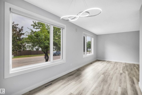 14208 51 Street, Edmonton, AB 