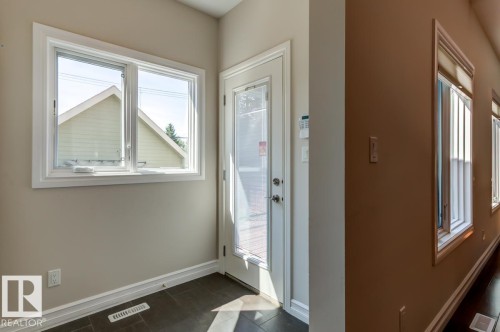 8935 84 Avenue Nw, Edmonton, AB 