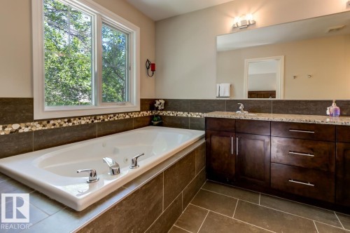 8935 84 Avenue Nw, Edmonton, AB 