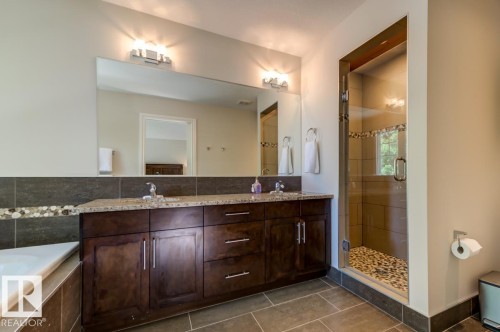8935 84 Avenue Nw, Edmonton, AB 