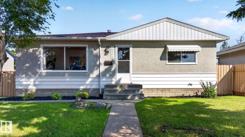 Single-story home featuring a stucco exterior, a manicured front lawn, and a concrete walkway leading to the front entry - 16152 110B Avenue Nw, Edmonton, AB - Outdoor