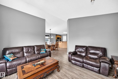 312 Gibb Close Nw, Edmonton, AB - Indoor Photo Showing Living Room