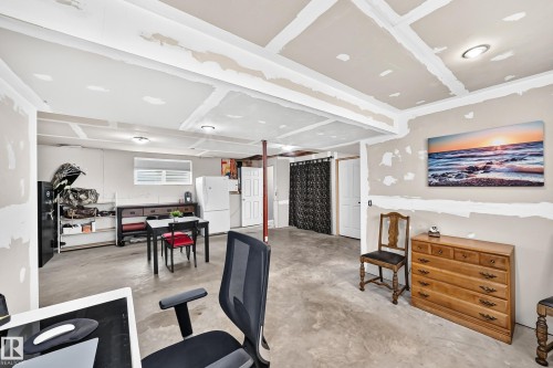 312 Gibb Close Nw, Edmonton, AB - Indoor Photo Showing Other Room