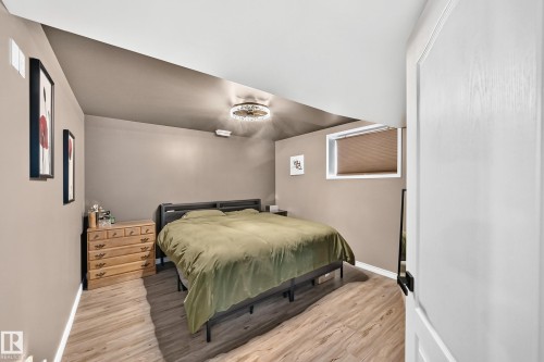 312 Gibb Close Nw, Edmonton, AB - Indoor Photo Showing Bedroom