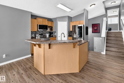 312 Gibb Close Nw, Edmonton, AB - Indoor Photo Showing Kitchen