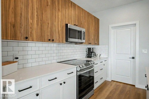 243 Brickyard Cove, Stony Plain, AB - Indoor Photo Showing Kitchen