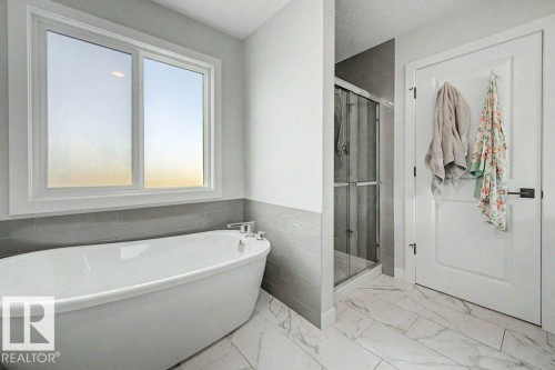 243 Brickyard Cove, Stony Plain, AB - Indoor Photo Showing Bathroom