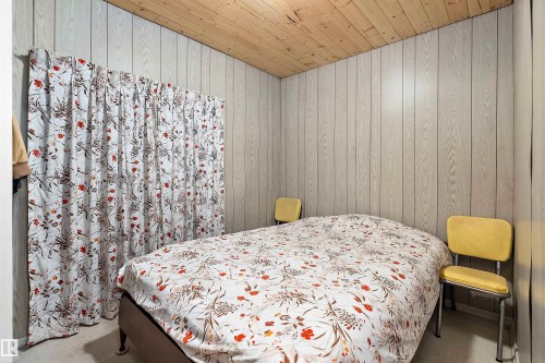 211 2Nd Avenue, Rural Wetaskiwin County, AB - Indoor Photo Showing Bedroom