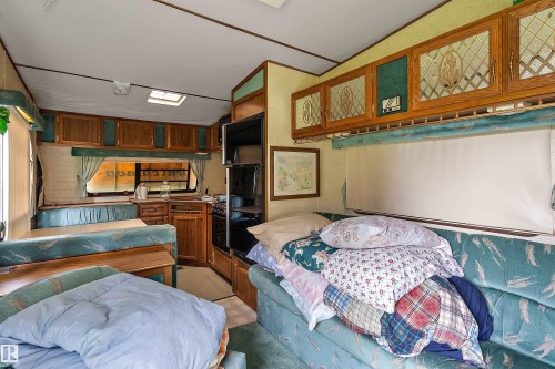 211 2Nd Avenue, Rural Wetaskiwin County, AB - Indoor Photo Showing Bedroom