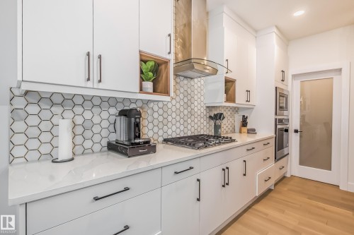 5380 Kimball Place Sw, Edmonton, AB - Indoor Photo Showing Kitchen With Upgraded Kitchen