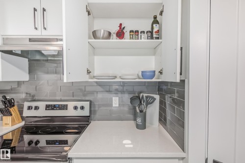 5380 Kimball Place Sw, Edmonton, AB - Indoor Photo Showing Kitchen