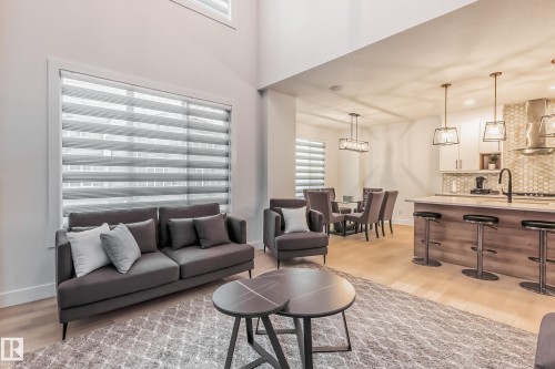 5380 Kimball Place Sw, Edmonton, AB - Indoor Photo Showing Living Room