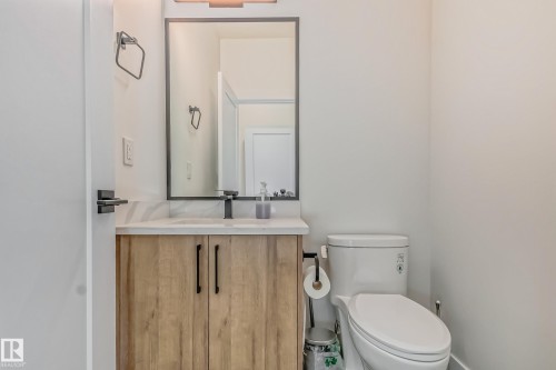 5380 Kimball Place Sw, Edmonton, AB - Indoor Photo Showing Bathroom