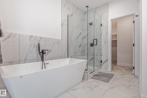 5380 Kimball Place Sw, Edmonton, AB - Indoor Photo Showing Bathroom