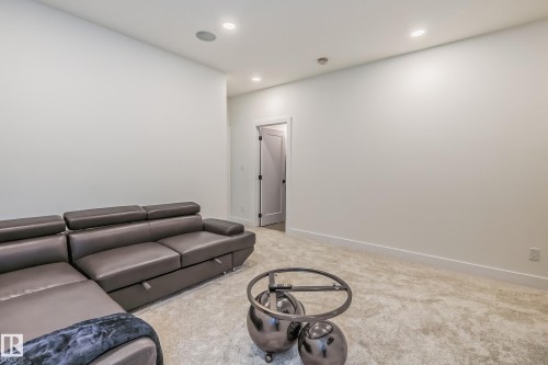 5380 Kimball Place Sw, Edmonton, AB - Indoor Photo Showing Other Room