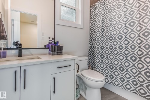 5380 Kimball Place Sw, Edmonton, AB - Indoor Photo Showing Bathroom