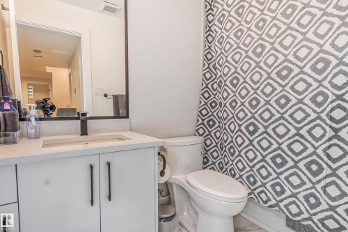 5380 Kimball Place Sw, Edmonton, AB - Indoor Photo Showing Bathroom