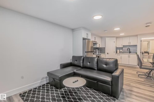 5380 Kimball Place Sw, Edmonton, AB - Indoor Photo Showing Living Room