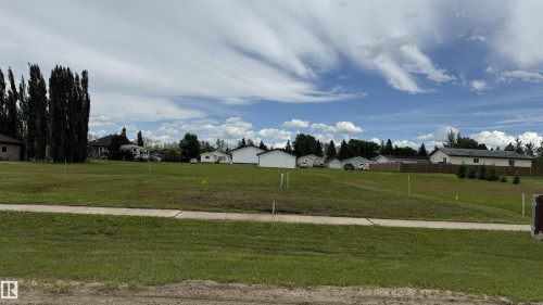 23 Woodbend, Warburg, AB 