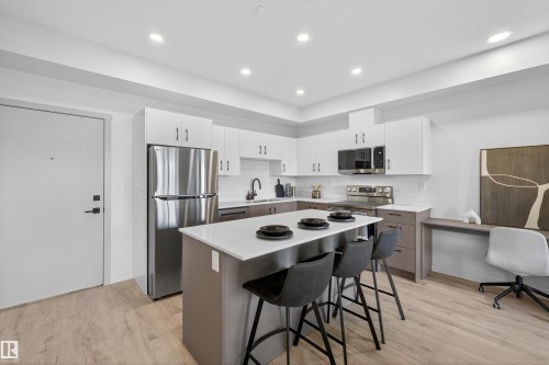 355 CLAREVIEW STATION Drive Northwest , Edmonton, AB T5Y 0C5 3