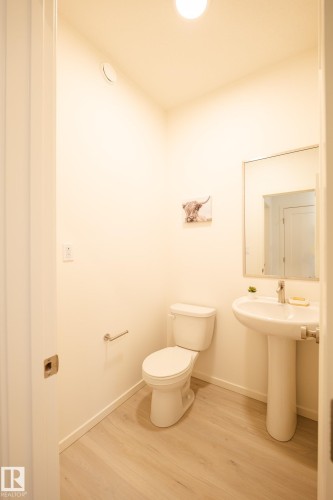 7705 174A Avenue, Edmonton, AB - Indoor Photo Showing Bathroom