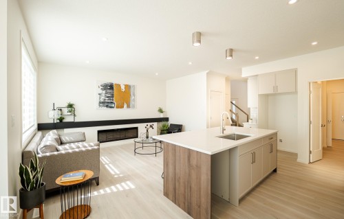 7705 174A Avenue, Edmonton, AB - Indoor Photo Showing Kitchen