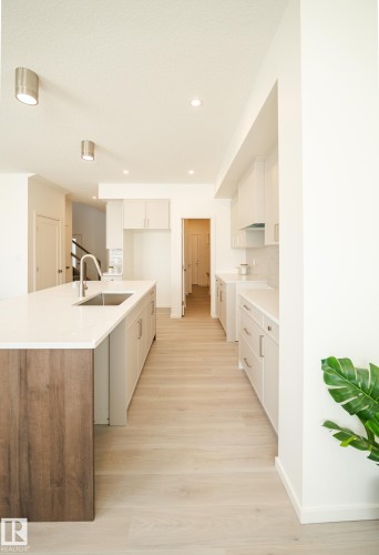 7705 174A Avenue, Edmonton, AB - Indoor Photo Showing Kitchen