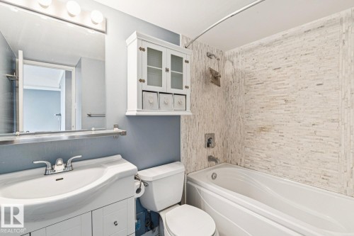#1107 9930 113 St Nw, Edmonton, AB - Indoor Photo Showing Bathroom