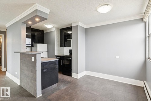 #1107 9930 113 St Nw, Edmonton, AB - Indoor Photo Showing Kitchen