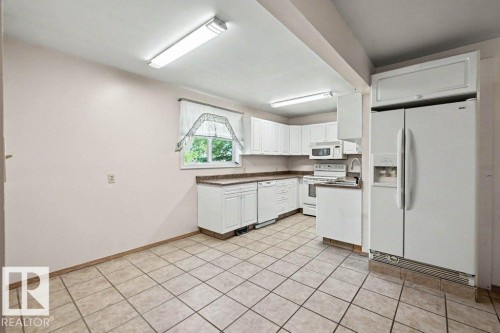 26 Louisbourg Place, St. Albert, AB - Indoor Photo Showing Kitchen With Double Sink
