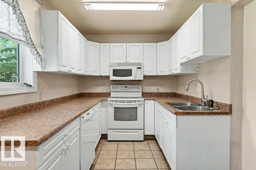 26 Louisbourg Place, St. Albert, AB - Indoor Photo Showing Kitchen With Double Sink