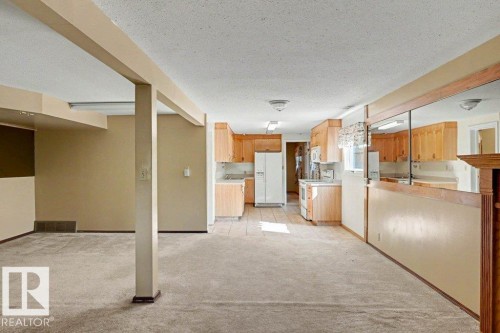 26 Louisbourg Place, St. Albert, AB - Indoor Photo Showing Kitchen