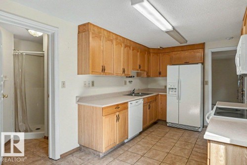 26 Louisbourg Place, St. Albert, AB - Indoor Photo Showing Kitchen With Double Sink
