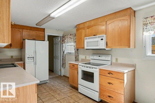 26 Louisbourg Place, St. Albert, AB - Indoor Photo Showing Kitchen With Double Sink