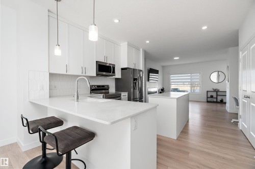 2644 192 Street Nw, Edmonton, AB - Indoor Photo Showing Kitchen With Upgraded Kitchen