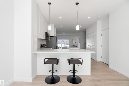 2644 192 Street Nw, Edmonton, AB - Indoor Photo Showing Kitchen With Upgraded Kitchen