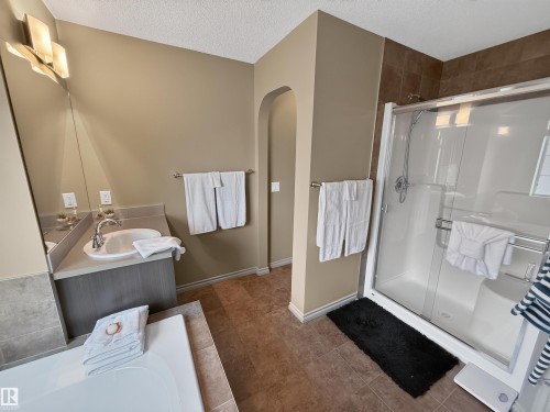 21 Hartwick Way, Spruce Grove, AB 
