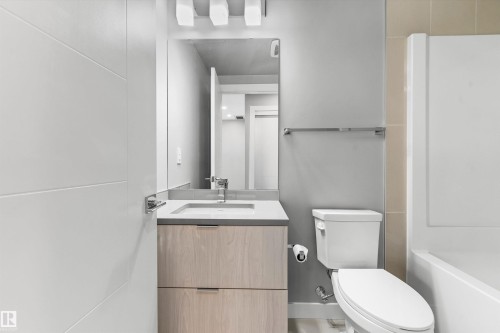 #702 10180 103 St Nw, Edmonton, AB - Indoor Photo Showing Bathroom