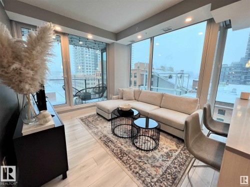 #702 10180 103 St Nw, Edmonton, AB - Indoor Photo Showing Living Room