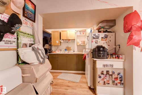 Image quality insufficient for description - 13211 77 Street Nw, Edmonton, AB - Indoor
