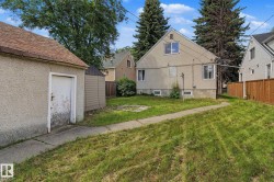 Detached single-car garage featuring a shingled roof and stucco exterior - 