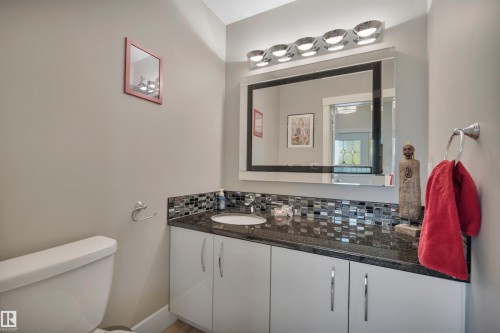 12205 112 Avenue, Edmonton, AB - Indoor Photo Showing Bathroom
