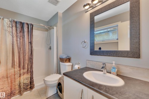 12205 112 Avenue, Edmonton, AB - Indoor Photo Showing Bathroom