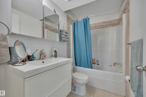 12205 112 Avenue, Edmonton, AB - Indoor Photo Showing Bathroom